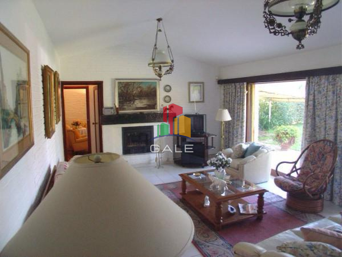casa de 4 dormitorios muy buena ubicacion - gal2346c