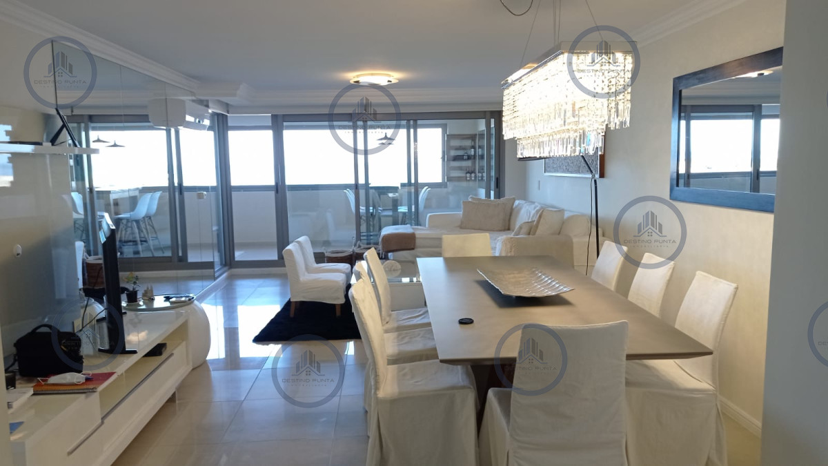 Alquiler temporario de amplio apartamento sobre playa Brava de Punta del Este — fotografía 3