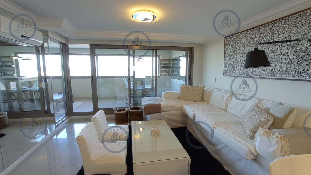 Alquiler temporario de amplio apartamento sobre playa Brava de Punta del Este — fotografía 4
