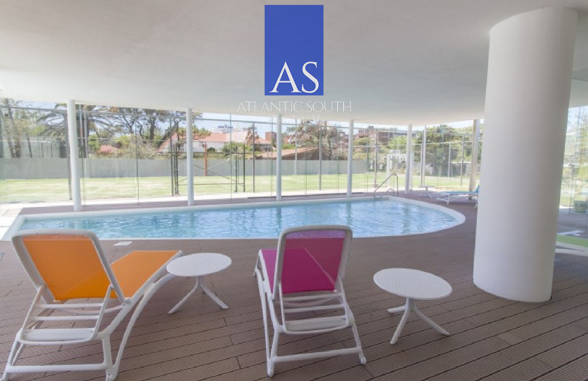 Apartamento ID.4138 - Apartamento moderno 2 suites garage servicios Playa Mansa Punta del Este