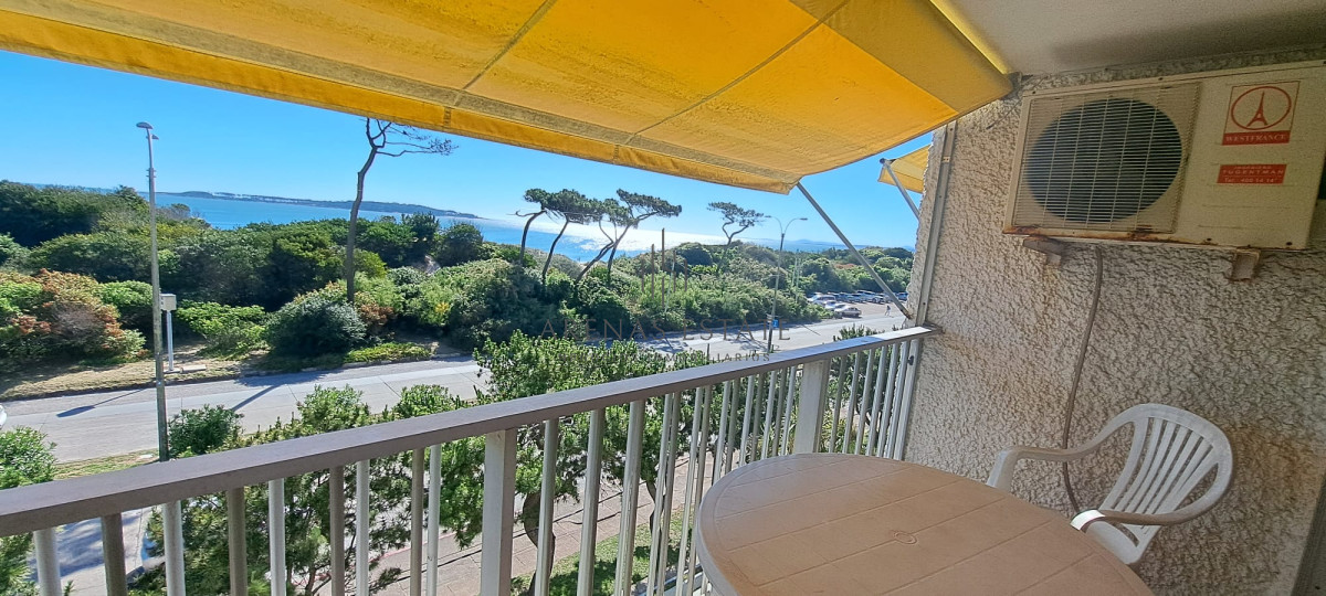 Apartamento ID.2733 - Apartamento en venta de 2 dormitorios en primera linea de playa Mansa 