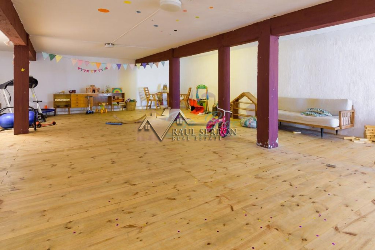 Casa ID.2595 - VENTA DE CASA DE 5 DORMITORIOS FRENTE AL MAR EN PENINSULA PUNTA DEL ESTE
