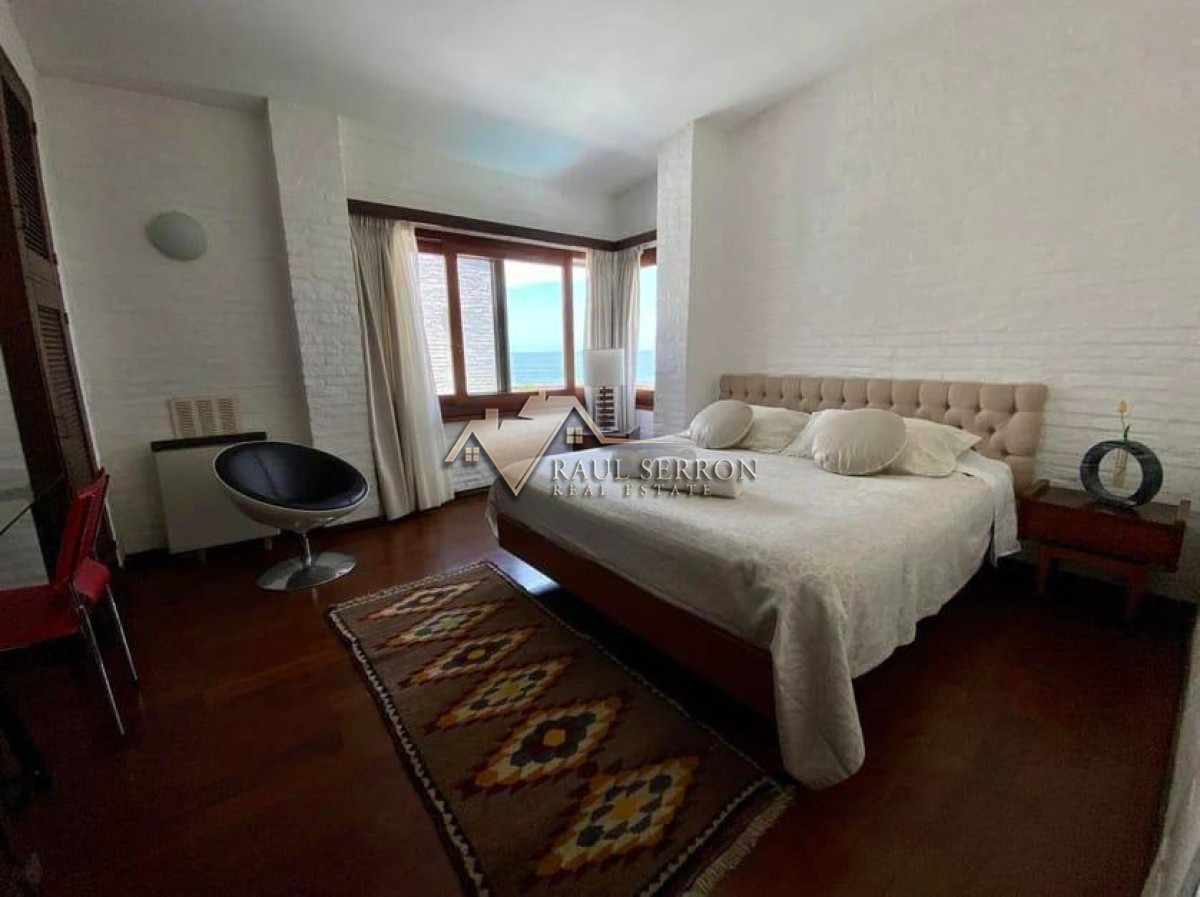 Casa ID.2595 - VENTA DE CASA DE 5 DORMITORIOS FRENTE AL MAR EN PENINSULA PUNTA DEL ESTE