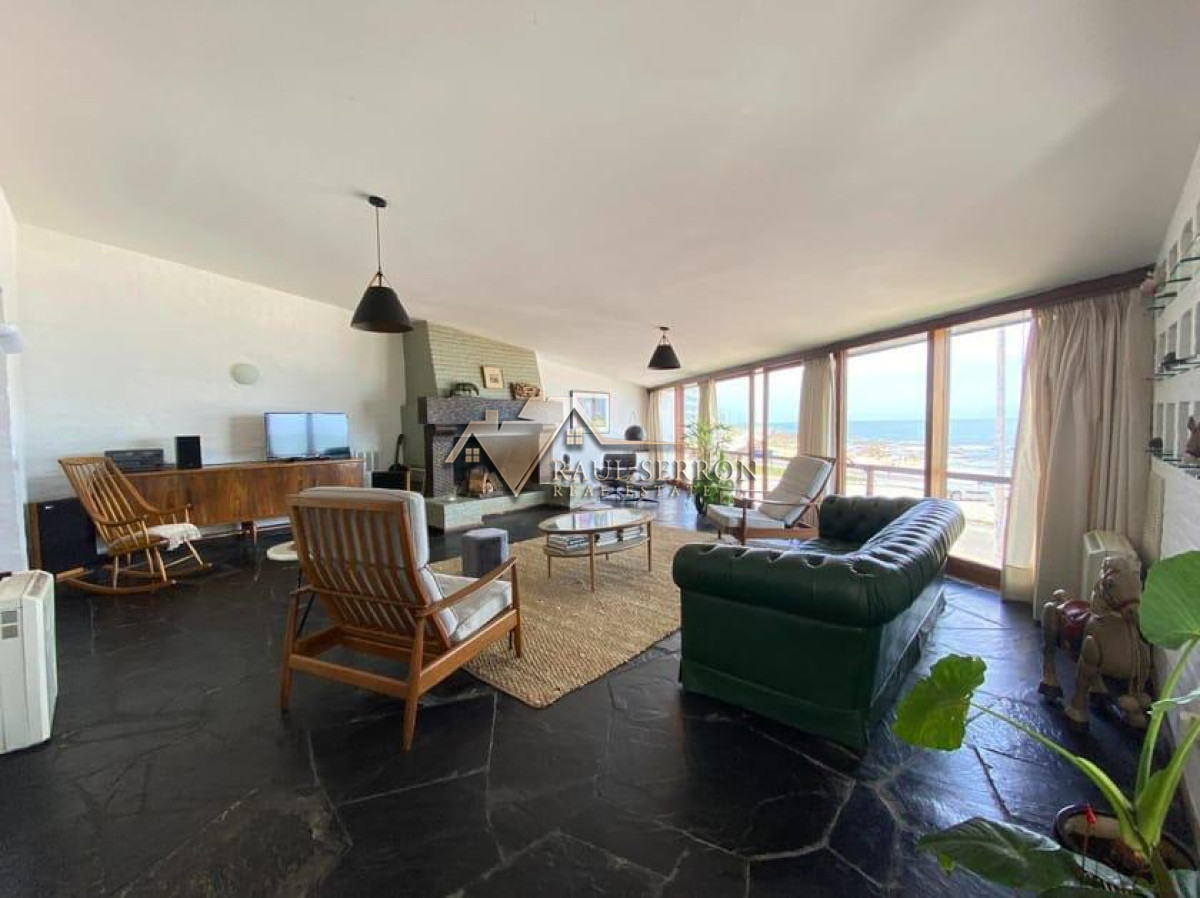 Casa ID.2595 - VENTA DE CASA DE 5 DORMITORIOS FRENTE AL MAR EN PENINSULA PUNTA DEL ESTE