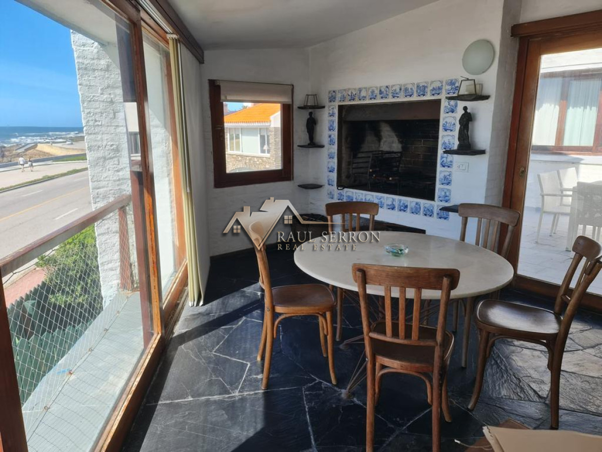 Casa ID.2595 - VENTA DE CASA DE 5 DORMITORIOS FRENTE AL MAR EN PENINSULA PUNTA DEL ESTE