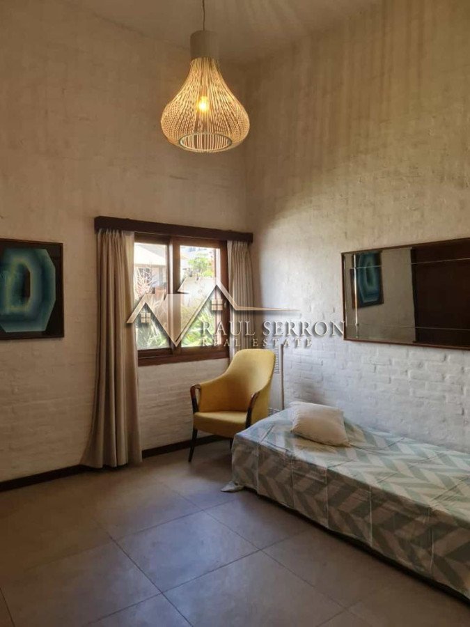 Casa ID.2595 - VENTA DE CASA DE 5 DORMITORIOS FRENTE AL MAR EN PENINSULA PUNTA DEL ESTE