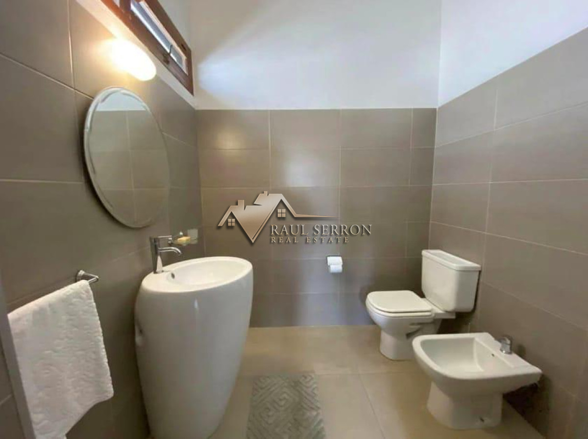 Casa ID.2595 - VENTA DE CASA DE 5 DORMITORIOS FRENTE AL MAR EN PENINSULA PUNTA DEL ESTE