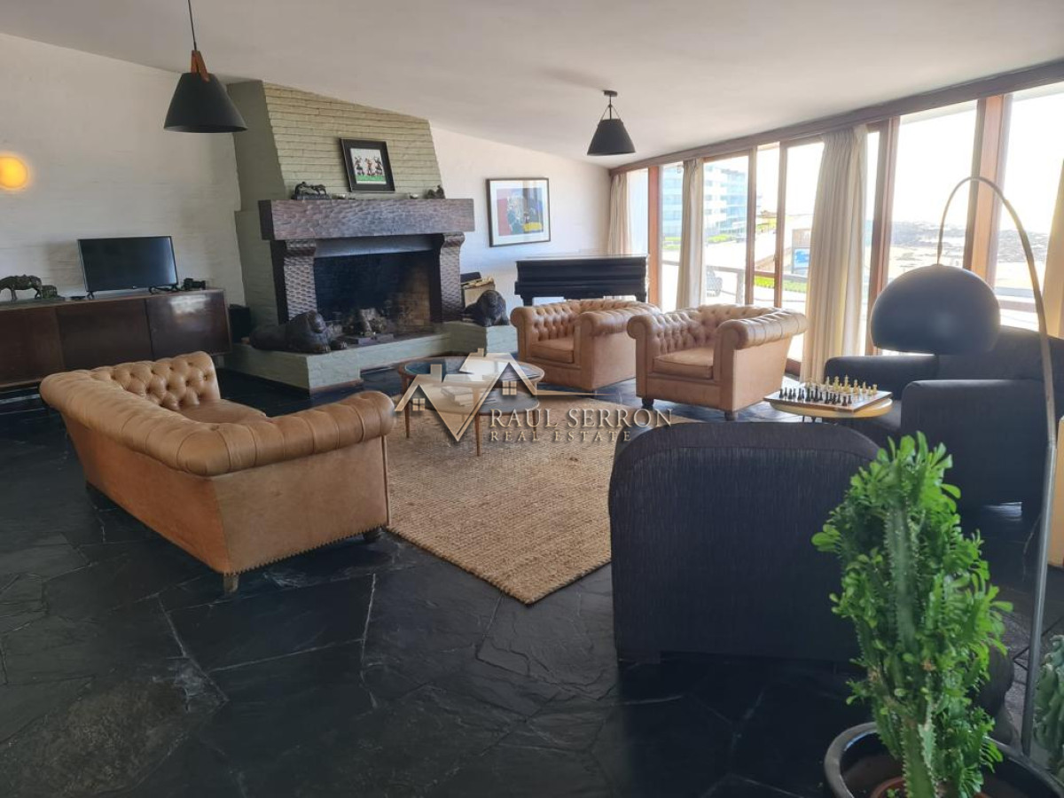 Casa ID.2595 - VENTA DE CASA DE 5 DORMITORIOS FRENTE AL MAR EN PENINSULA PUNTA DEL ESTE