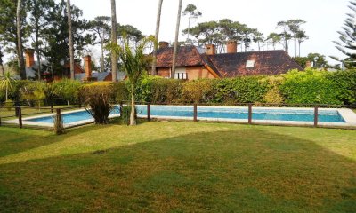 Venta casa 4 dormitorios en Playa Mansa, Punta del Este