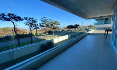 Apartamento en venta de 3 dormitorios frente al mar en La Mansa