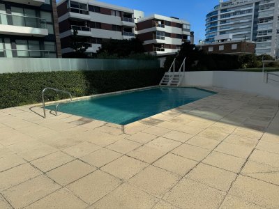 Apartamento 3 dormitorios y dependencia en Venta - AGP2957A