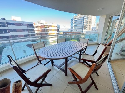 Apartamento 3 dormitorios y dependencia en Venta - AGP2957A