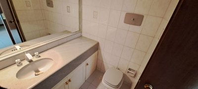Apartamento en venta 4 Dormitorios Primera Línea - AGP7218A