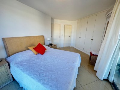 Apartamento 3 dormitorios y dependencia en Venta - AGP2957A