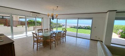 Apartamento en venta 4 Dormitorios Primera Línea - AGP7218A