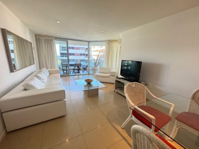 Apartamento 3 dormitorios y dependencia en Venta - AGP2957A