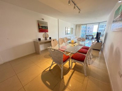 Apartamento 3 dormitorios y dependencia en Venta - AGP2957A