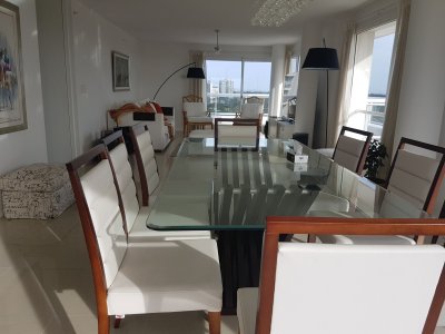 Apartamento de 3 Dormitorios en Alquiler - AGP4966A