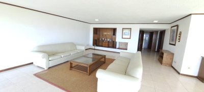 Apartamento en venta 4 Dormitorios Primera Línea - AGP7218A