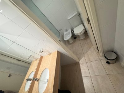 Apartamento 3 dormitorios y dependencia en Venta - AGP2957A