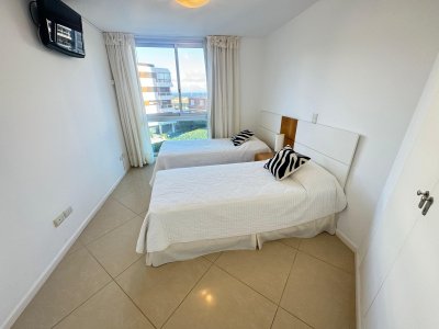 Apartamento 3 dormitorios y dependencia en Venta - AGP2957A