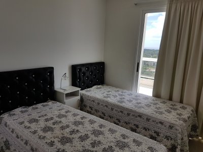 Apartamento de 3 Dormitorios en Alquiler - AGP4966A