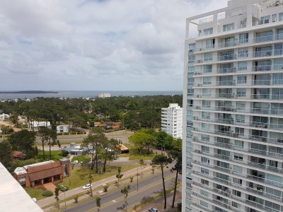 Apartamento de 3 Dormitorios en Alquiler - AGP4966A