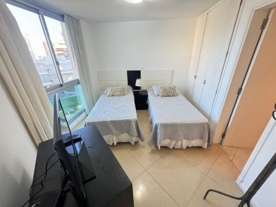 Apartamento 3 dormitorios y dependencia en Venta - AGP2957A