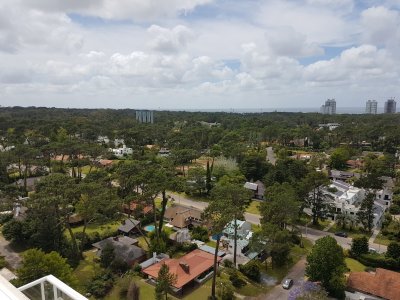 Apartamento de 3 Dormitorios en Alquiler - AGP4966A