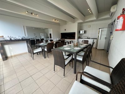 Apartamento 3 dormitorios y dependencia en Venta - AGP2957A