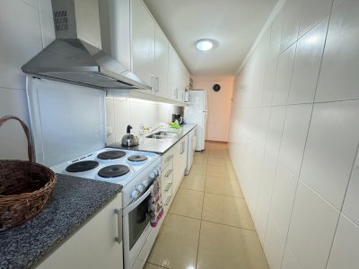 Apartamento 3 dormitorios y dependencia en Venta - AGP2957A