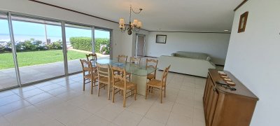 Apartamento en venta 4 Dormitorios Primera Línea - AGP7218A