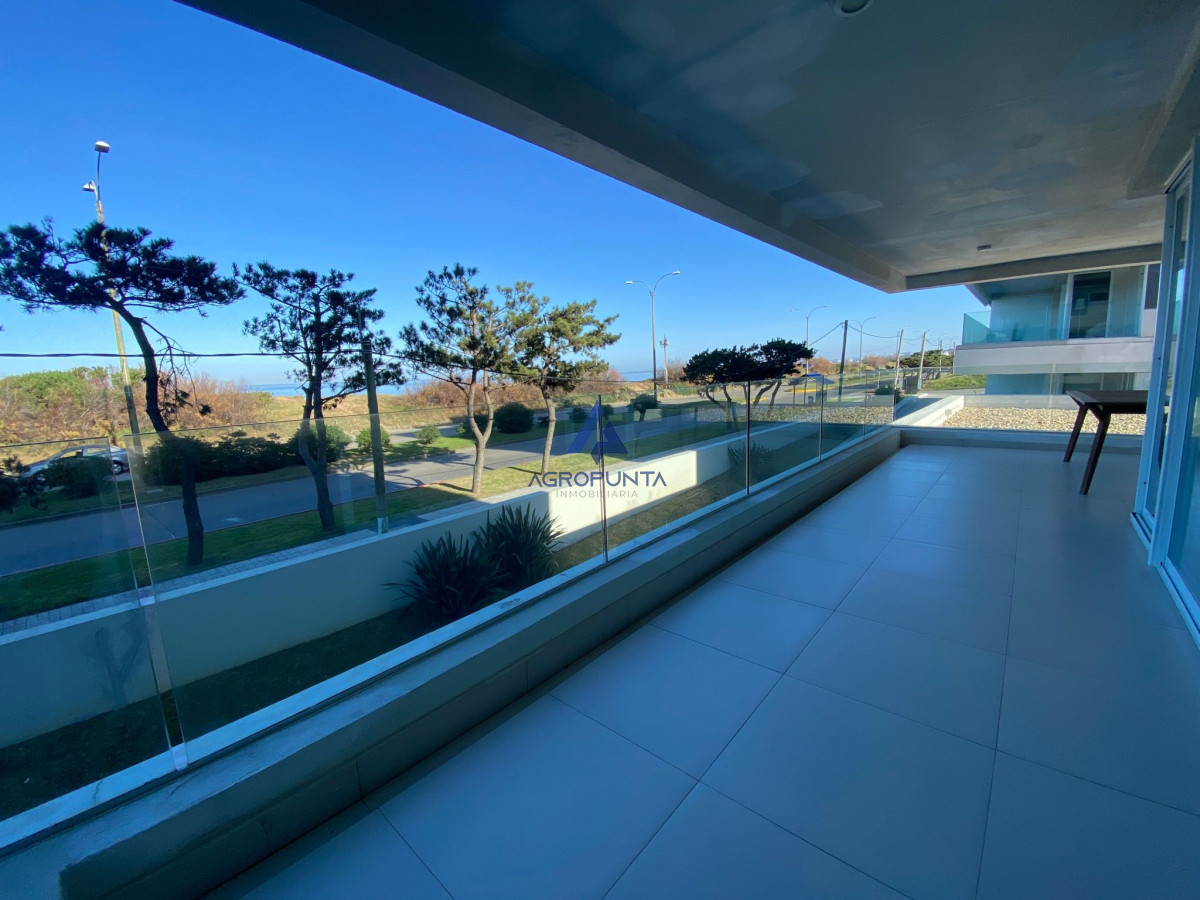 Apartamento de 3 dormitorios primera linea de la mansa