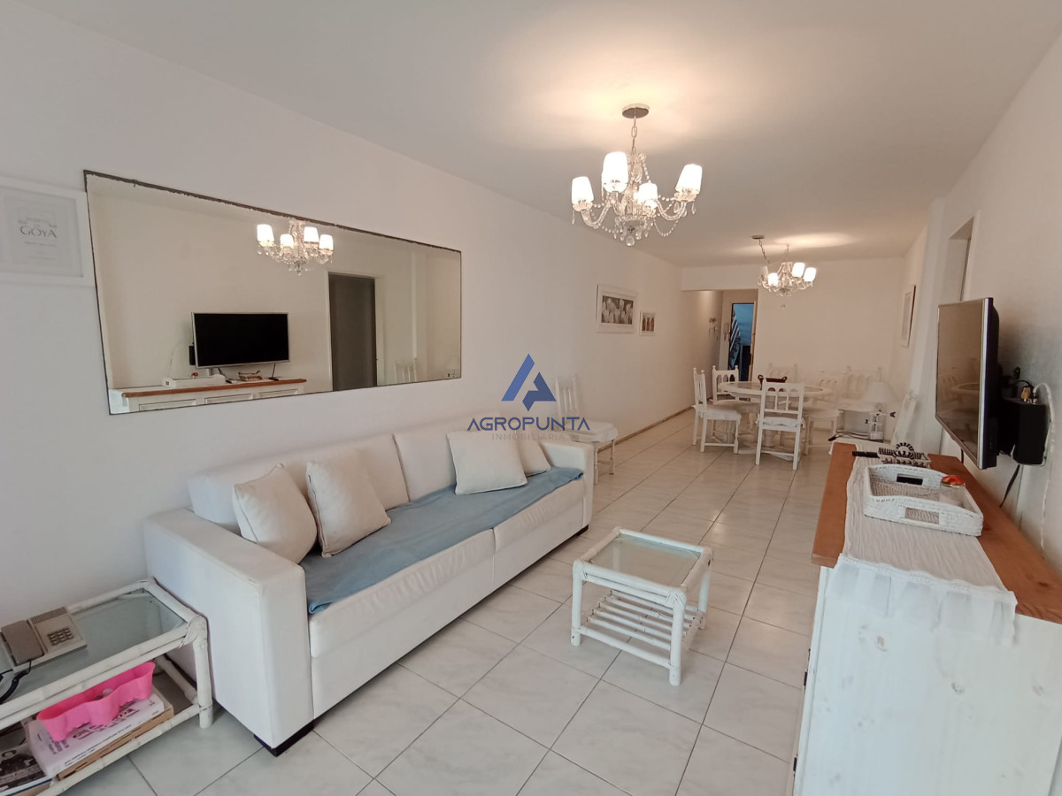 Apartamento en Mansa, Punta del Este 3 dormitorios en alquiler temporal - AGP2671A