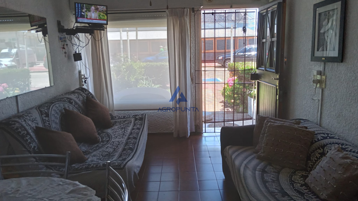 Apartamento de 1 dormitorio con patio al frente