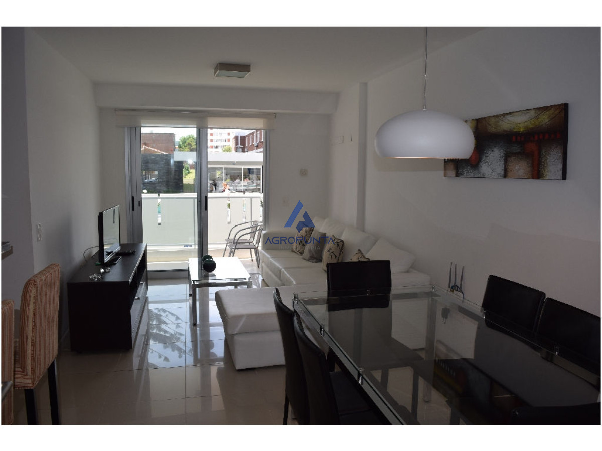 Apartamento en Brava, 2 dormitorios *