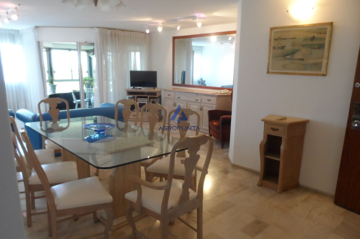 Apartamento en Roosevelt, 4 dormitorios *