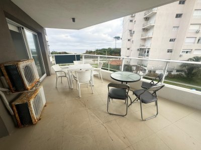 Apartamento 1 dormitorio con terraza y parrillero propio 