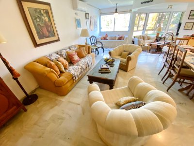 Apartamento en Venta 4 Dormitorios Roosevelt