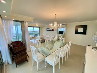 Apartamento en Brava, 3 dormitorios *