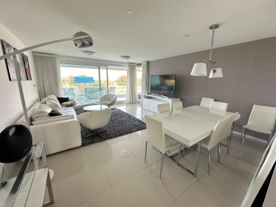 Apartamento 3 dormitorios y dependencia primera linea mansa