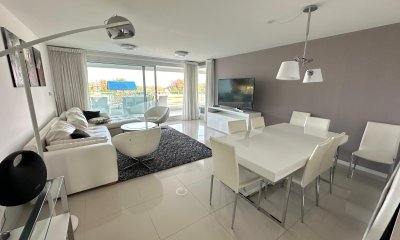 Apartamento 3 dormitorios y dependencia primera linea mansa