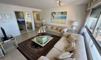 Apartamento 2 Dormitorios Venta Punta del Este