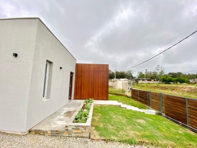 casa dos dormitorios en venta maldonado  - agp8898c