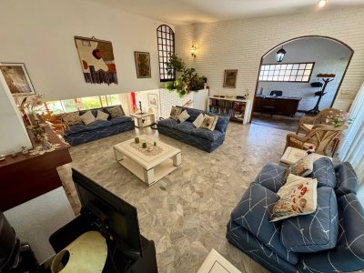 casa de 4 dormitorios en venta punta del este 150m del mar - agp3640c