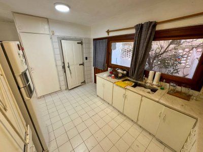 casa de 4 dormitorios en venta punta del este 150m del mar - agp3640c