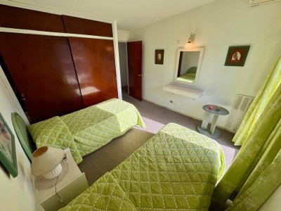 casa de 4 dormitorios en venta punta del este 150m del mar - agp3640c