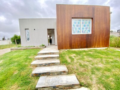 casa dos dormitorios en venta maldonado  - agp8898c