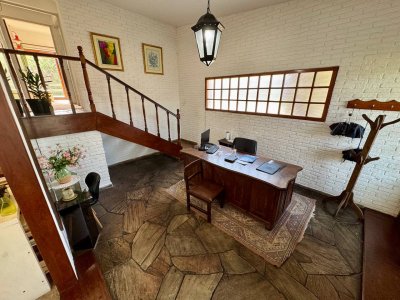 casa de 4 dormitorios en venta punta del este 150m del mar - agp3640c