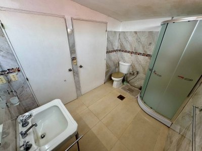 casa de 4 dormitorios en venta punta del este 150m del mar - agp3640c